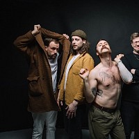 idles-618112-w200.jpg
